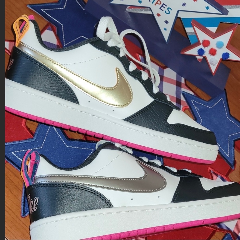 Nike Court sneakers kids size 6/women’s size 7